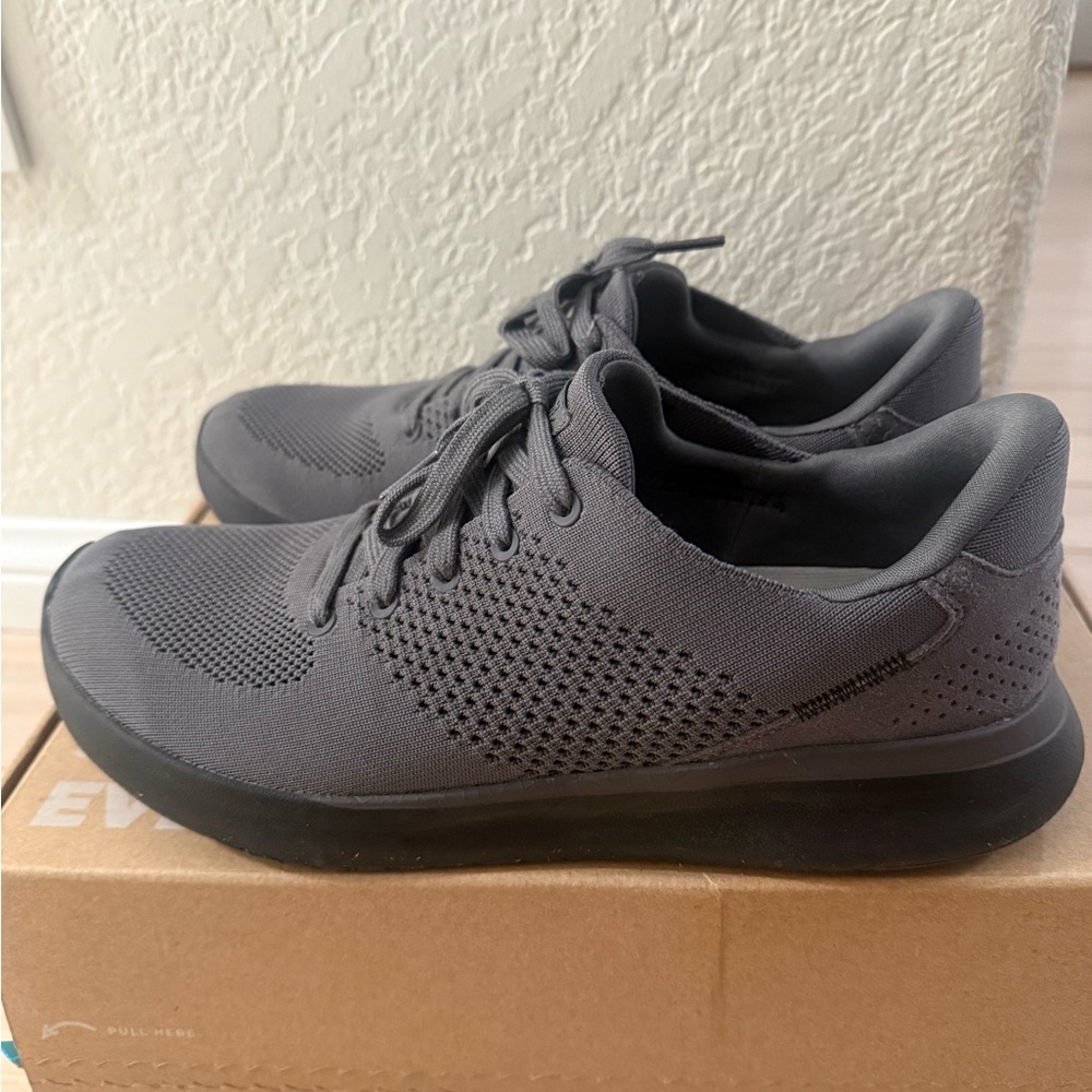 Kiziks Lima Graphite Sneakers/ men’s 8.5/ women’s 10
hands free slip on shoes